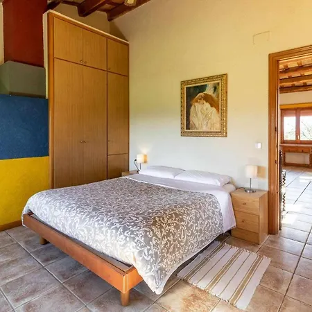 Salva En Magnifico Entorno Natural Girona